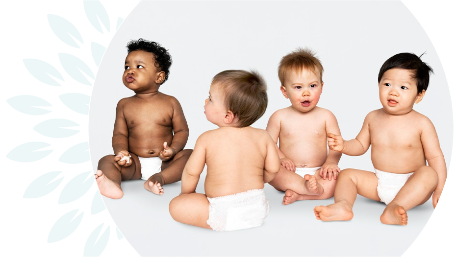Vier Babys verschiedener Rassen